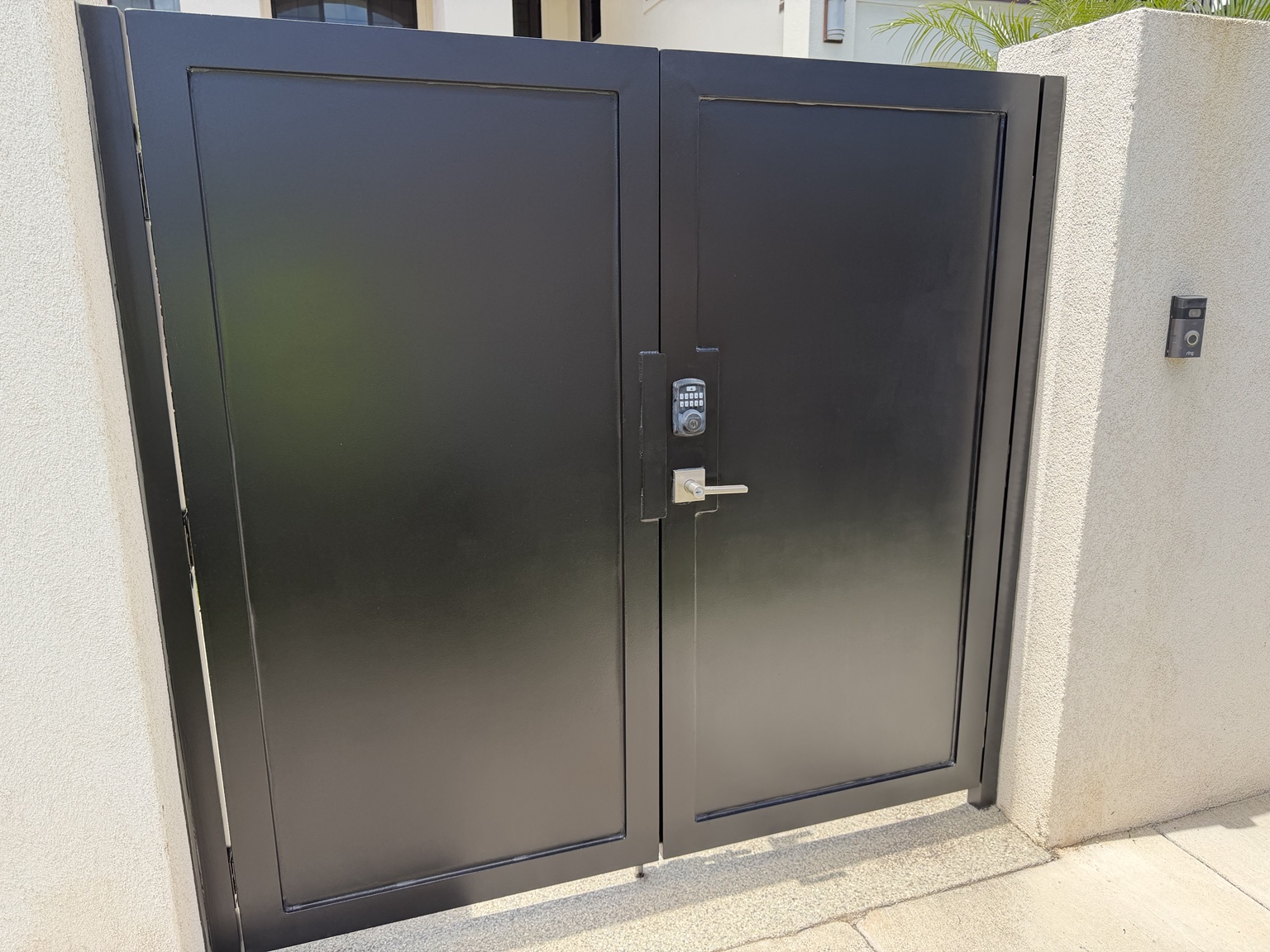 Gate after refinishing